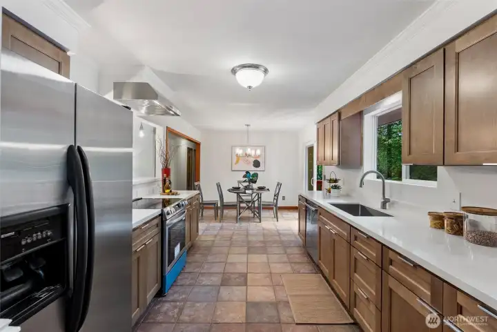 Brand new, beautifully  appointed chef's kitchen!