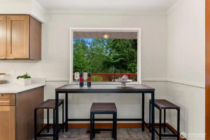 Extra eating nook, with views to the gorgeous back dexk and yard.