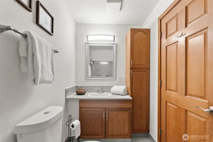 Guest full bathroom