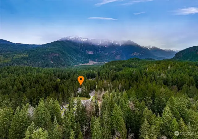 Snowline Inn Lodge is nestled between the mountains and just steps to the National Forest.