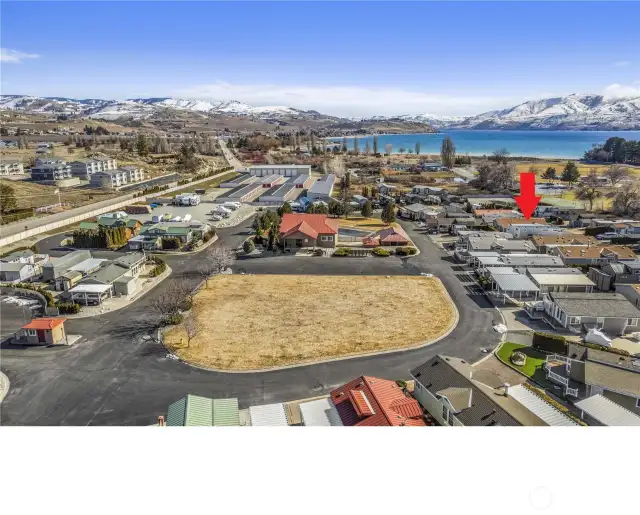 Close to the outdoor pool and clubhouse!