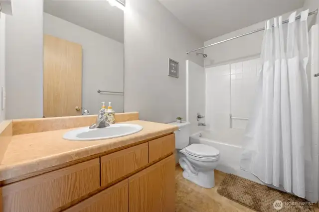Upstairs full bathroom