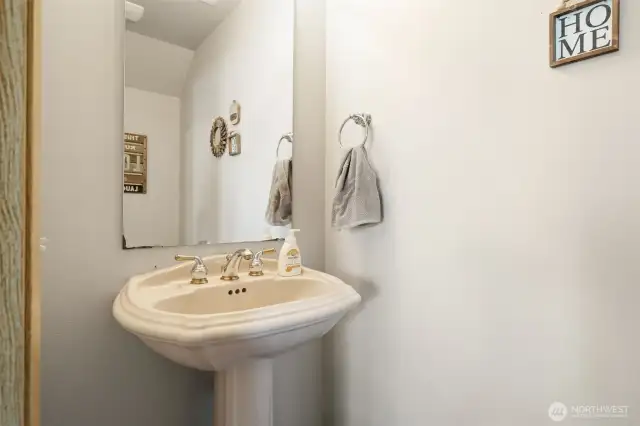 Downstairs 1/2 bathroom