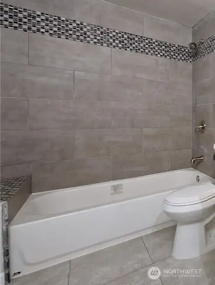 Main Floor Tile Shower Surround & Seat
