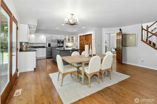 Door in the middle leads to the dining room.