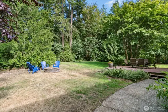 Flat & sunny with the perfect mix of beautiful ornamental trees.
