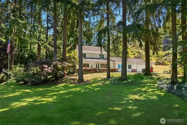 Charming Farmhouse in a peaceful and serene setting.