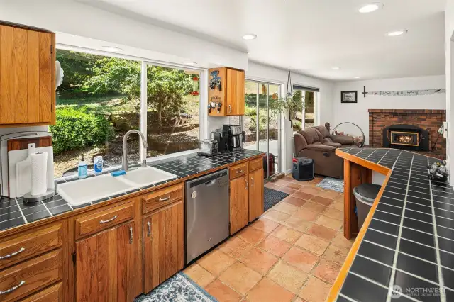 Kitchen with farmhouse finishes