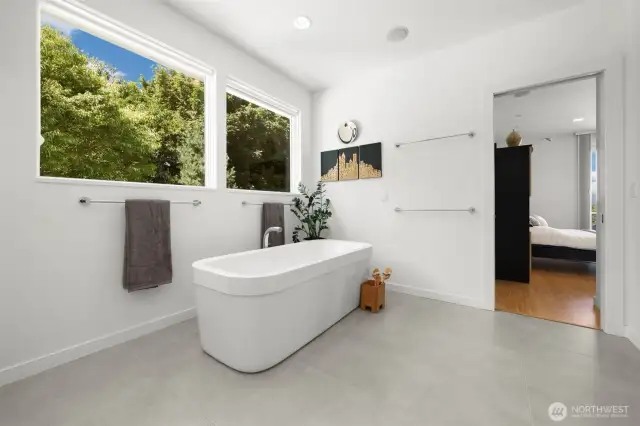 Owner's Suite Bathroom - Garden Tub