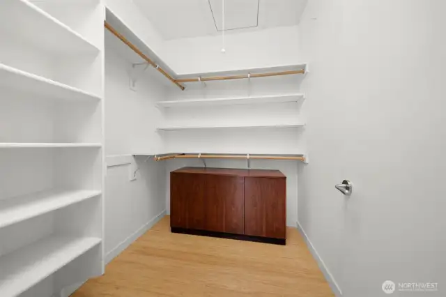 Bedroom - Walk-in Closet