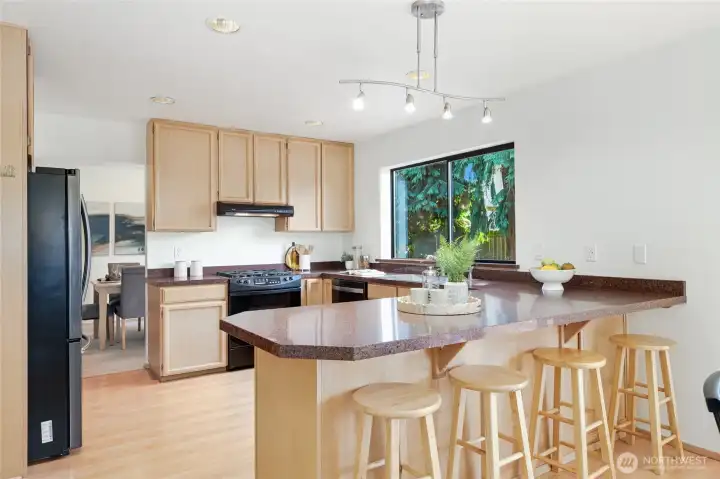 Kitchen Breakfast Bar.