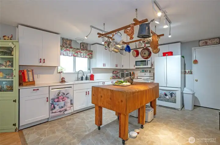 Kitchen with an amazing wood island with castor wheels. This stay with the house