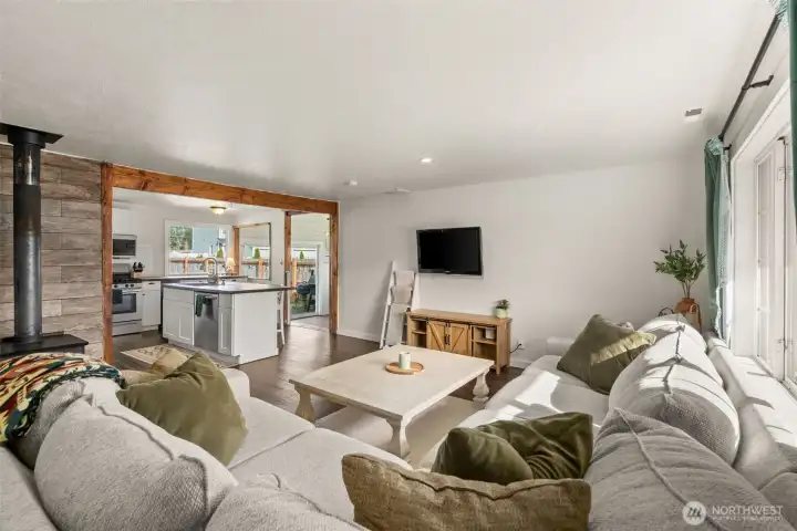 Living room with lots of sunlight