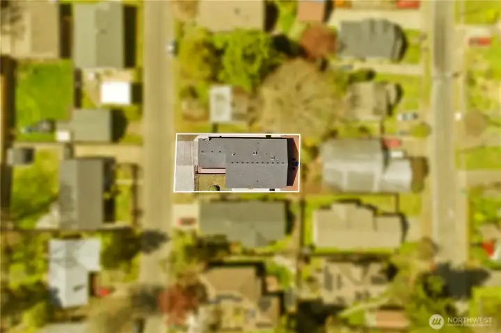 This lovely home is located in the sweet Northeast neighborhood of Bigelow, close to the waterfront!