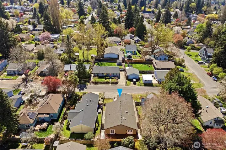 Visit the nearby San Francisco Street Bakery, the Mission Creek Nature Park, and so many other wonderful community amenities!