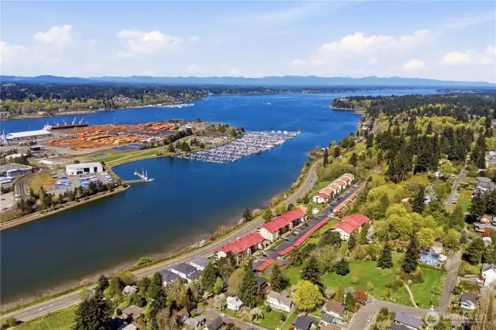 Come visit the waterfront, and bring your kayaks and fishing rods. Salty breezes await!