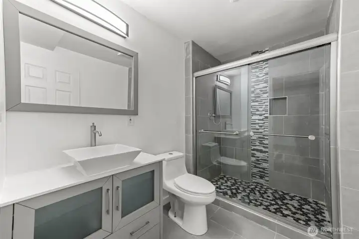 Primary en suite bath