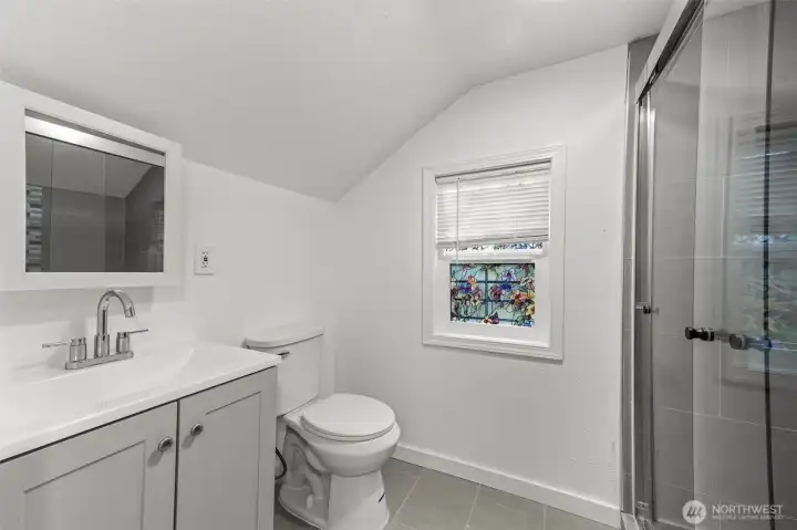 Upstairs Bathroom w/shower