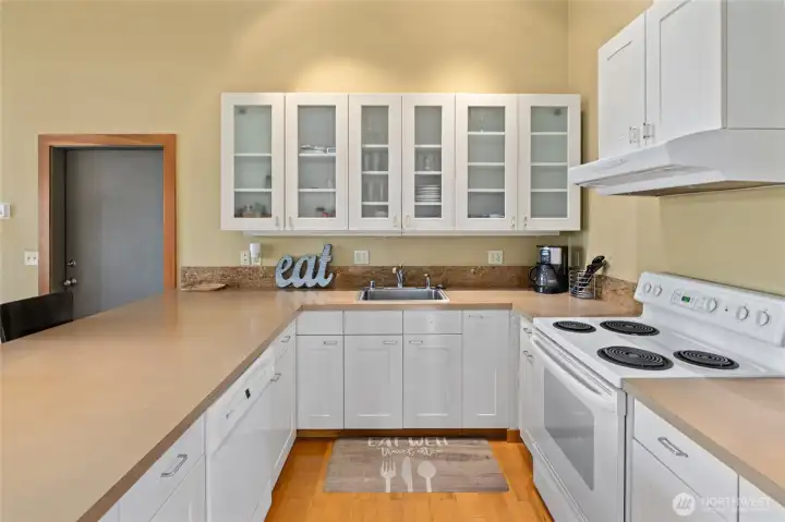 The kitchen from another angle.