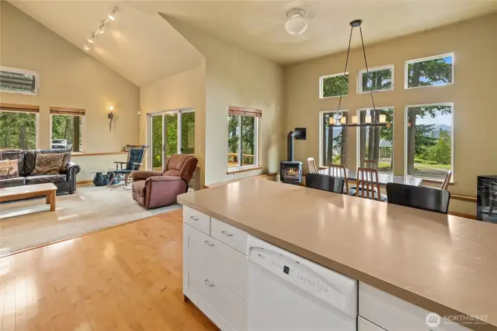 Beautiful views and a peaceful atmosphere can be enjoyed throughout the living spaces.