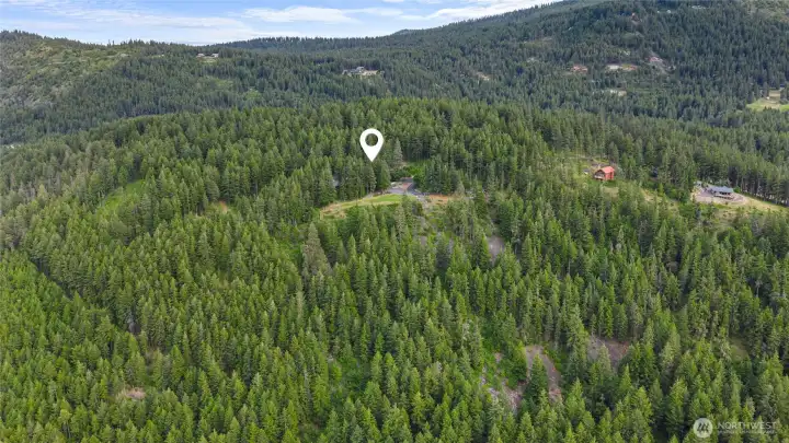 Incredible location for 4 seasons of fun! Sky Meadows & Green DOT trails are just above you!
