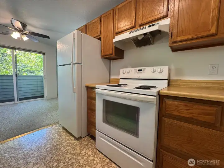 Late Model Refrigerator & Range Stove