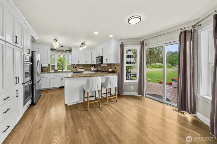 Gorgeous kitchen & dining nook Gorgeous kitchen & dining nook