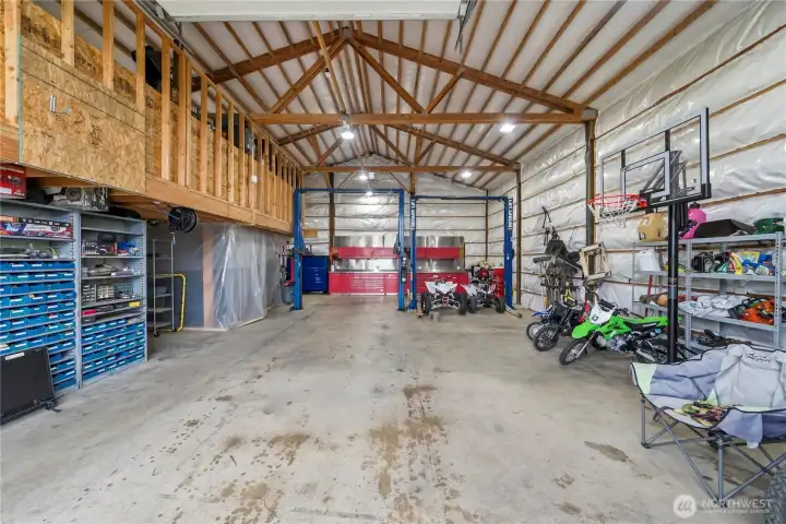 Shop features 240v & room for all your project & hobbies Shop features 240v & room for all your project & hobbies