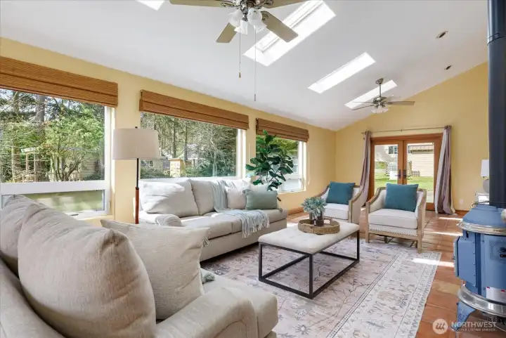 Huge, wonderful sunroom/family room