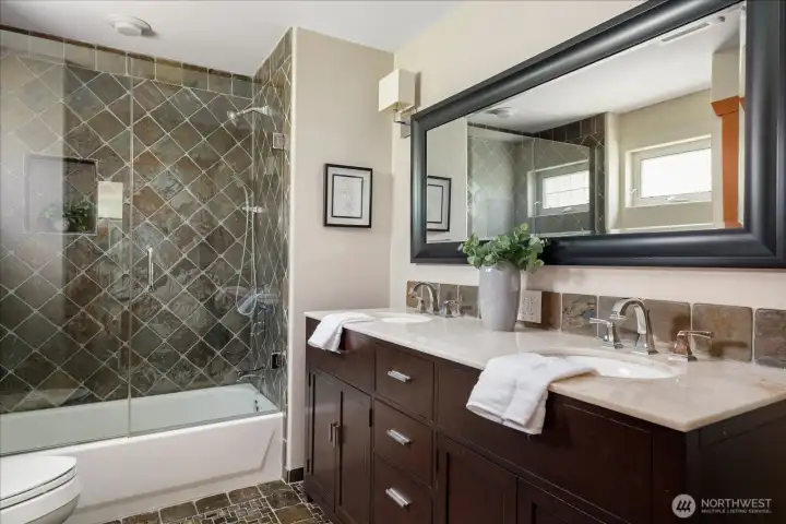Main level full guest bath