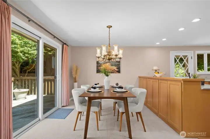 A great dining room for both casual and formal dining. A great dining room for both casual and formal dining.