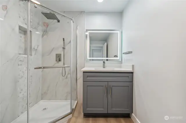 2nd bathroom with shower in the upper level.