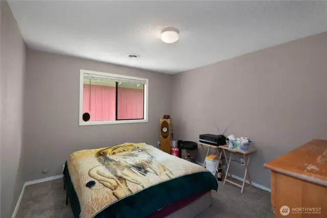 2nd bedroom