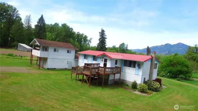 featuring 3 beds +bonus room!