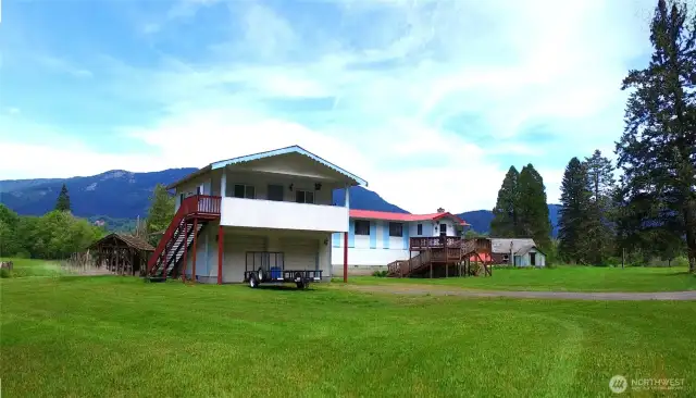 ...3 car Garage/Shop w/Living Quarters