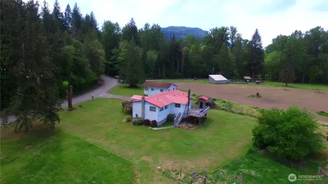 Enjoy spectacular panoramic MT views from your front & back decks, including iconic Mt. Rainier & picturesque valley scenes.