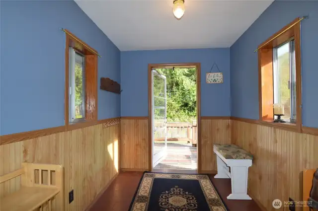Nice and convenient foyer entrance...