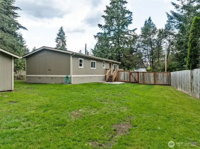 Partially fenced lot- lots of privacy! Maybe even grow a garden?