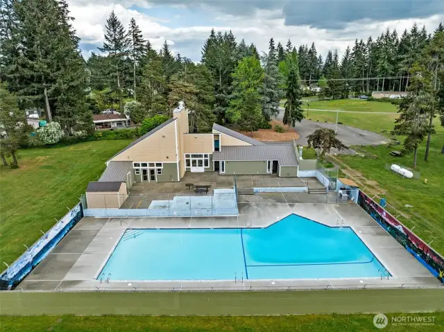 Community club house with pool. Have all your birthday parties HERE!