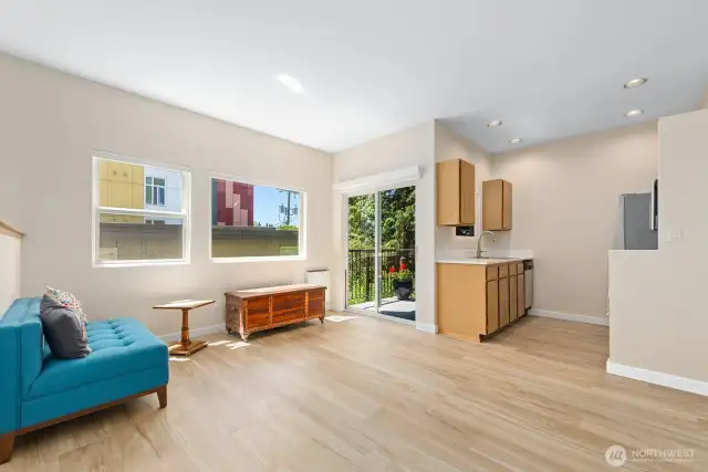 Light & Bright SW Corner Unit with large Windows & Slider to private Deck.