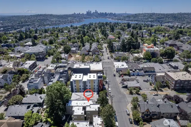 Easy commute to Downtown, South Lake Union, Green Lake, or UW.