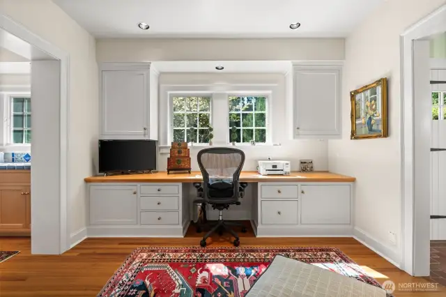 Mid-span sitting room second office off kitchen