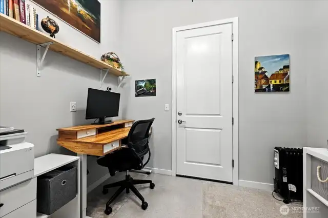 Flex space, office or craft room with access to garage