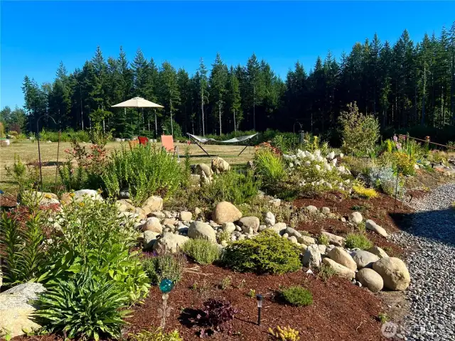 Beautiful flower beds framed by forested surroundings - perfect for relaxing, playing or entertaining