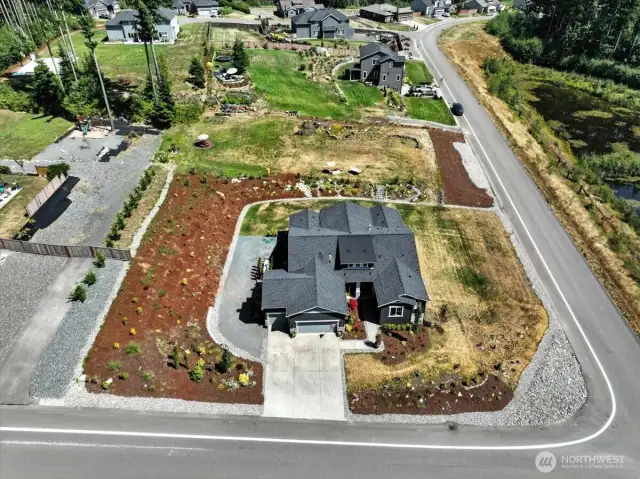 Corner lot with additional side parking