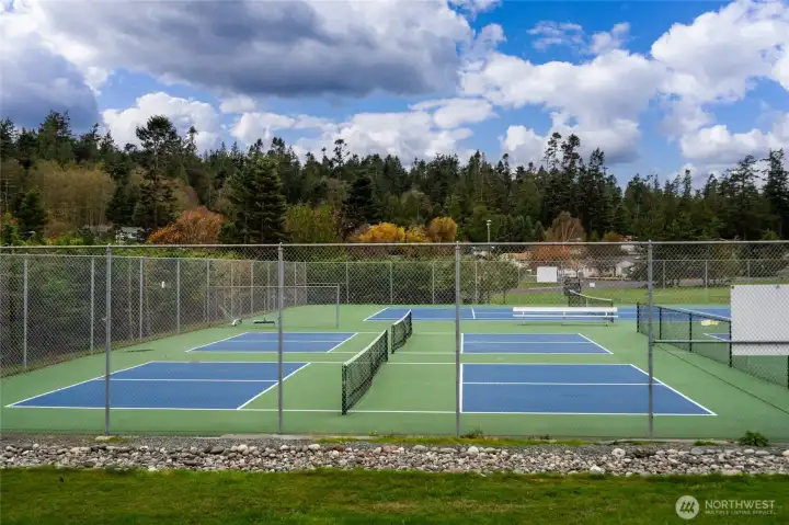 Skyline amenities include a clubhouse, Waterfront Cabana, Sport Court(s) all set on Skyline Marina