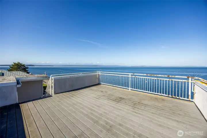 Rooftop Entertaining Deck