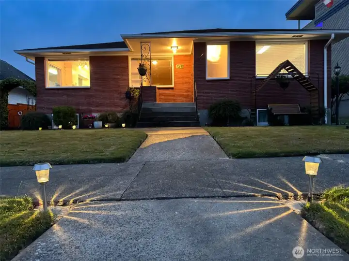 Welcome to your new home in the gorgeous waterfront city of Port Angeles