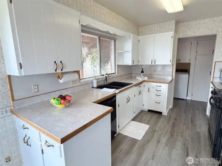 Large kithen has lots of storage