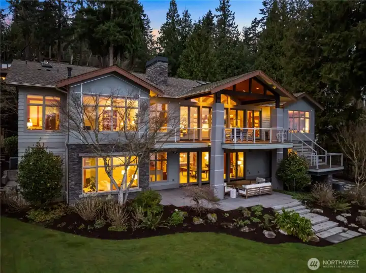 Custom built in 2007 with a modern yet enduring design sensibility, the home spans more than 7,100 square feet and lives primarily on one level—an increasingly rare offering that combines architectural clarity with everyday ease.
